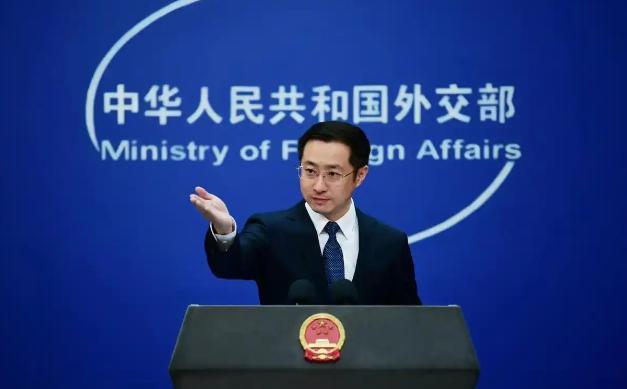 老美估计都没想到中国的回应是这么硬！中方点名警告美国。6月3日，外交部发言人林剑
