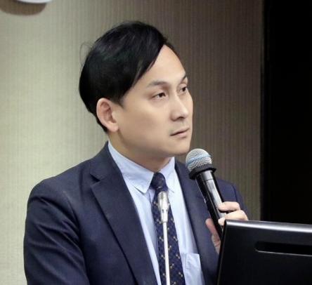赖清德在宠物用品展试吃宠物零食，国民党立委叶元之质疑：这是要营造一种"赖清德好