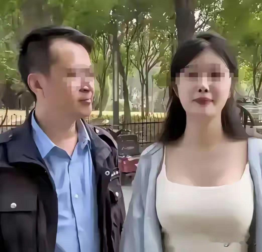 网友怒了！花钱去骂那个做试管的男人，小三茶社开不下去家人被扒这段时间全网热