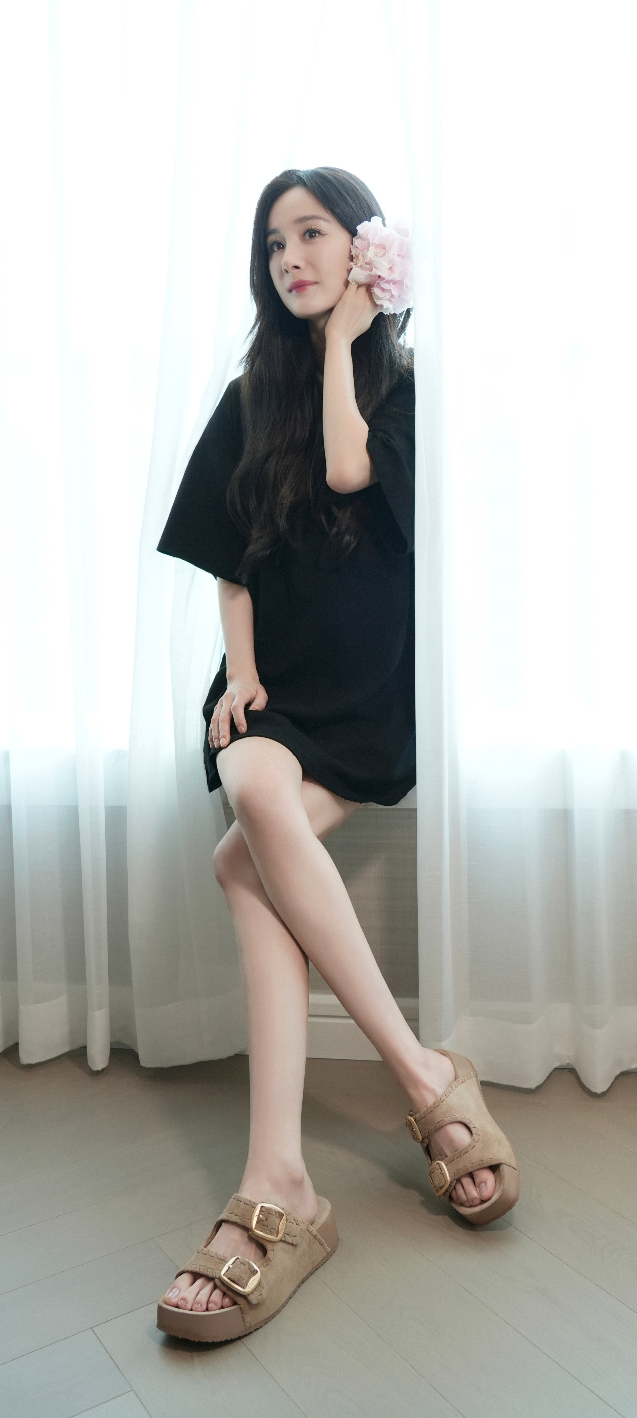 杨幂的夏日穿搭腿好细呀~​​​