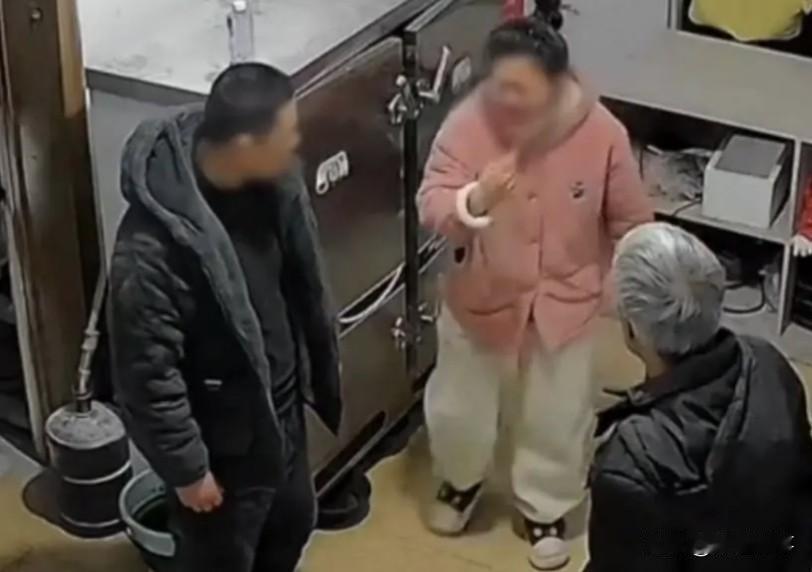 太惨了，一世英名换来晚年凄凉，上海徐汇区老唐为了支持儿子结婚，出手1000万给儿