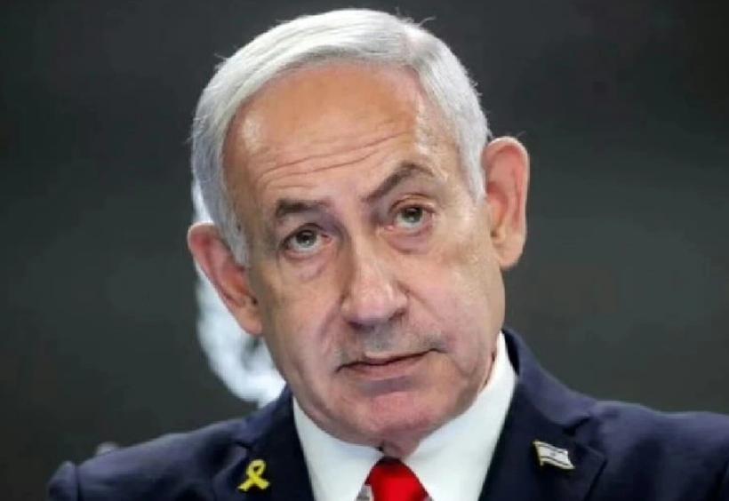 印度记者阿迪亚·拉杰·考尔因在内塔的住宅废墟前做了报道！他是怎么说的，这幢建筑已