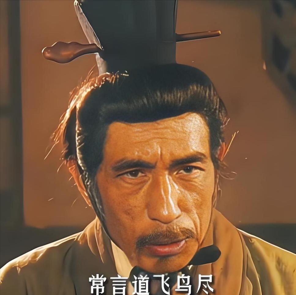 韩信死在长乐宫，临死前喊了一句话：“悔不听蒯彻的话！”这句话传到刘邦耳朵里，刘邦