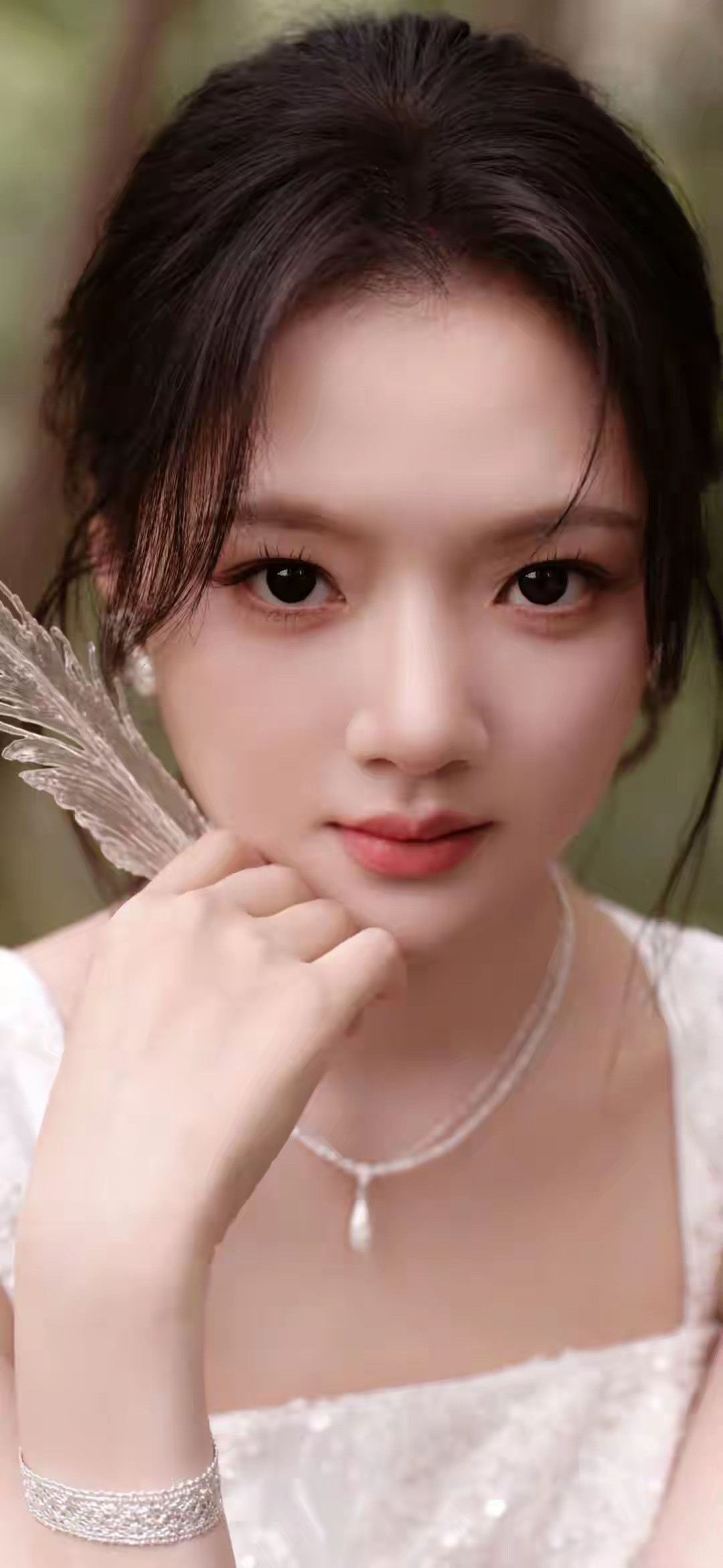 任敏，真的美一大跳！虽不是一眼美女，但胜在灵动耐看！你觉得呢