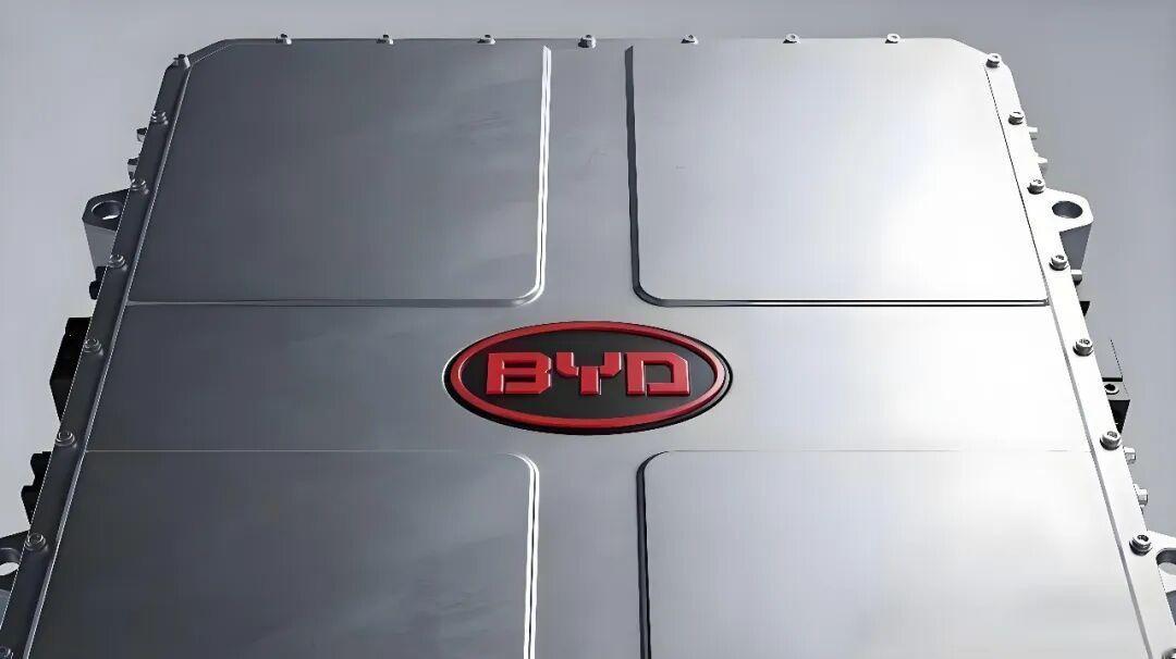 比亚迪杀疯了！固态电池寿命超国标两倍，2027年就能上车？劲爆消息！固态电池这