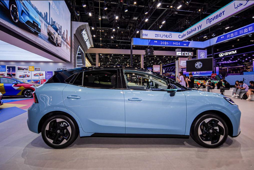 性价比卷王MG4更卷了!6.58万起售，带智驾的版本甚至都不到9万，MG4去年一