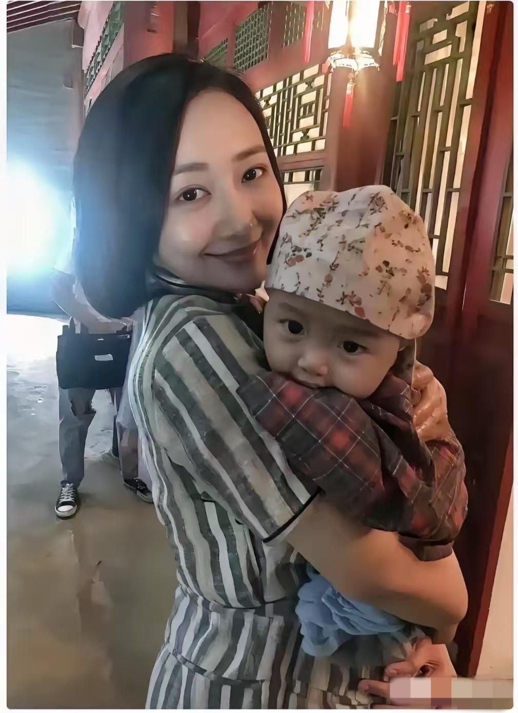 我朋友是明星助理，她跟我说了句大实话，像王鸥这样，44岁了，想要个孩子，又不