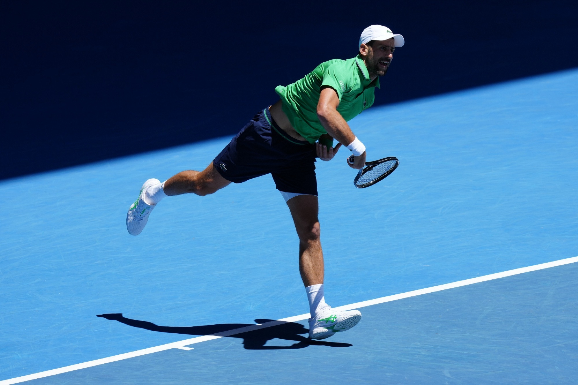 德约距离大满贯400胜仅一步之遥德约科维奇6-3/6-2/6-2轻松击败马埃斯特