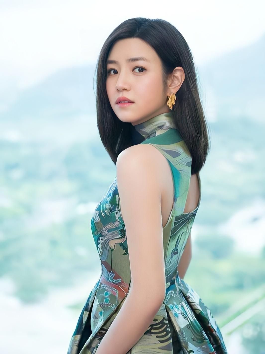 陈妍希现在后悔得大腿都要拍断了吧，不是因为跟陈晓离婚了，而是她怎么也没想到，