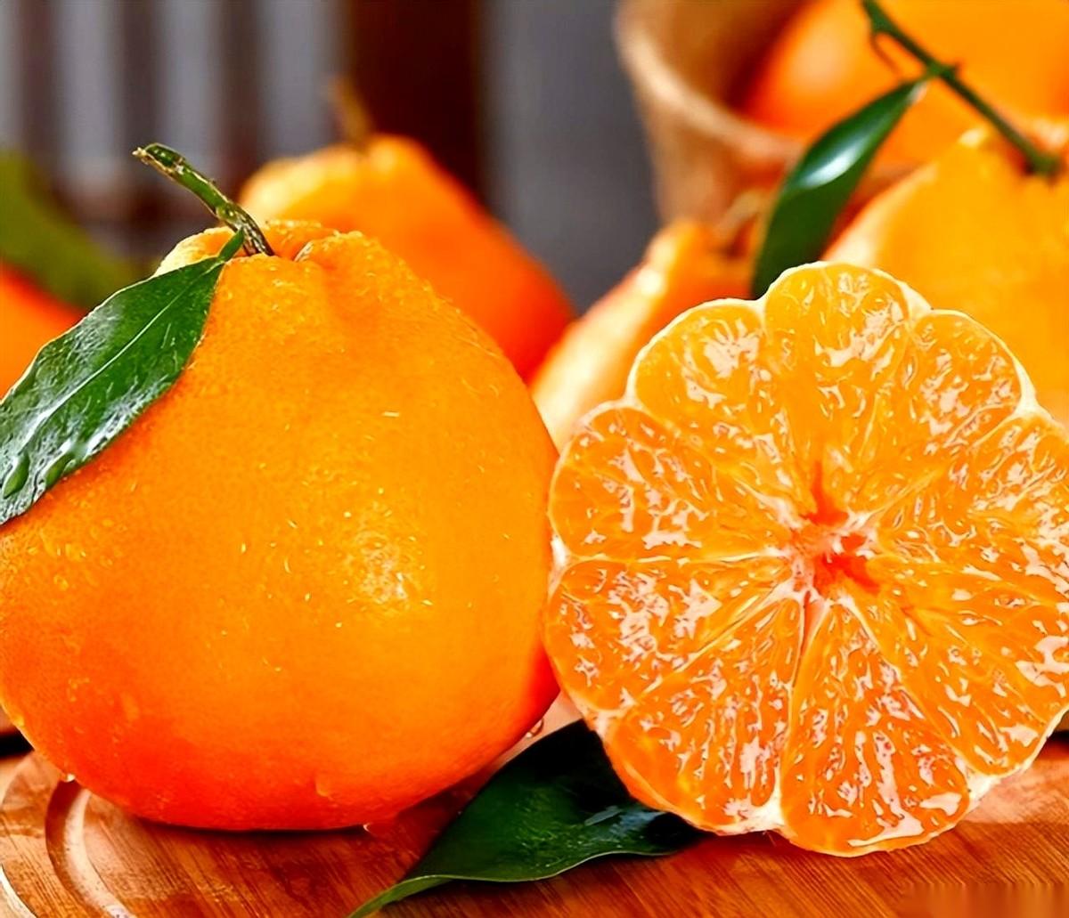 这个叫耙耙柑的水果，很多人正当宝贝一样天天吃。但有人不知道，就因为贪嘴多吃了两