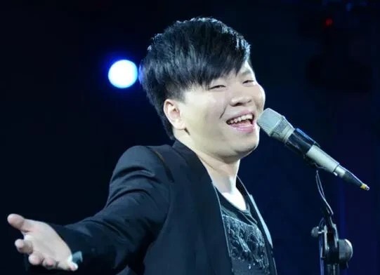 常石磊这人挺有意思，上海音乐学院科班出身，广东人，被叫"音乐鬼才"，最拿手的是编