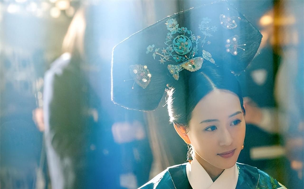 1792年，81岁的乾隆，翻了79岁的愉妃绿头牌，太监好心提醒：“皇上，愉妃娘娘