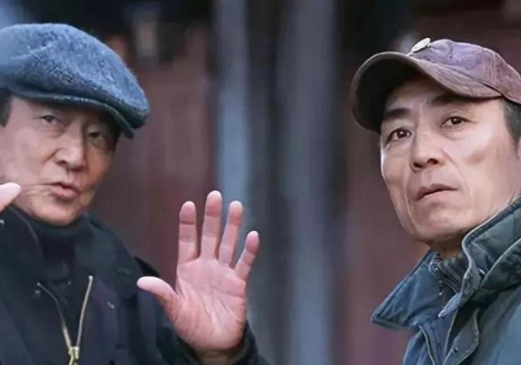 2008年，北京奥运会总导演张艺谋在筹备开幕式的紧张阶段时，日本演员高仓健突然造