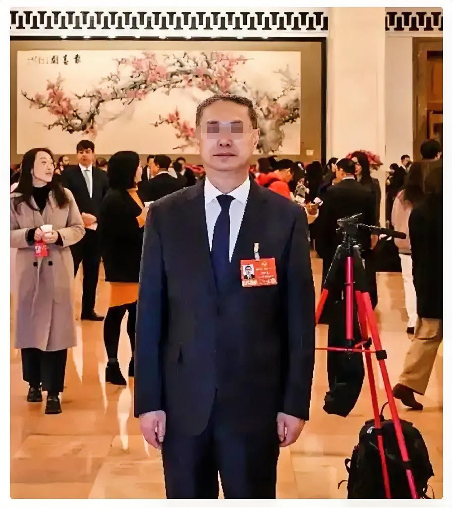 终于有人。替打工人说话了。政协委员周世虹建议废止劳务派遣制度，等于把三角用工