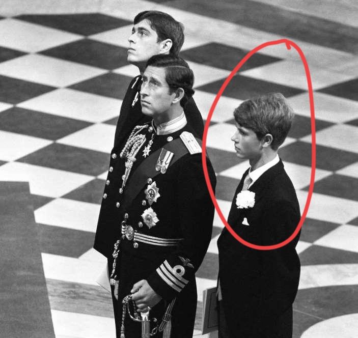 查尔斯为何对两个弟弟，有区别？安德鲁和爱德华，都是查尔斯的亲弟弟，为何他对爱德