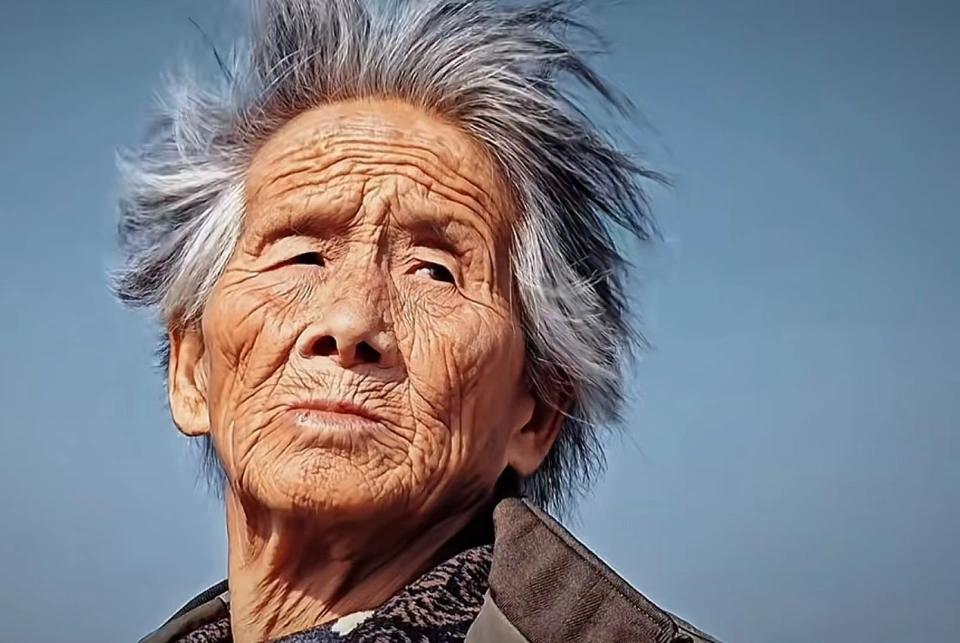 淄博小伙给80岁奶奶拍的超酷短视频获千万点赞，当事人：30%收入给她没滤镜