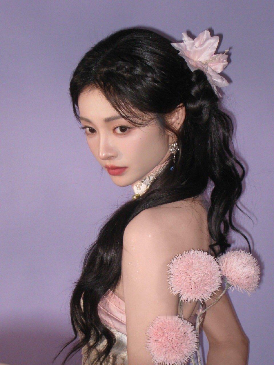 周洁琼孔雪儿终于想起自己是爱豆了秀粉的快乐回来了！周洁琼孔雪儿终于想起自己是爱豆