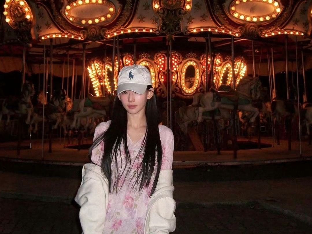小巧精致的轮廓在黑夜里闪闪发光💖（ig：yoonjiiii​​​