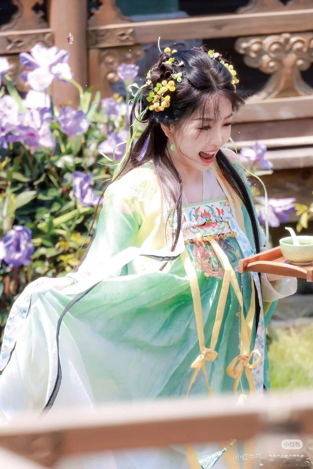 们年轻花里相对有记忆点的几个造型，哪怕没看过剧，图片刷两遍也会有印象的那种，不是流水线，老田在逐玉里