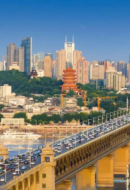 武汉这波从文旅大市向文旅强市迈进，属实惊艳！国庆中秋假期，黄鹤楼、东湖绿道、江汉