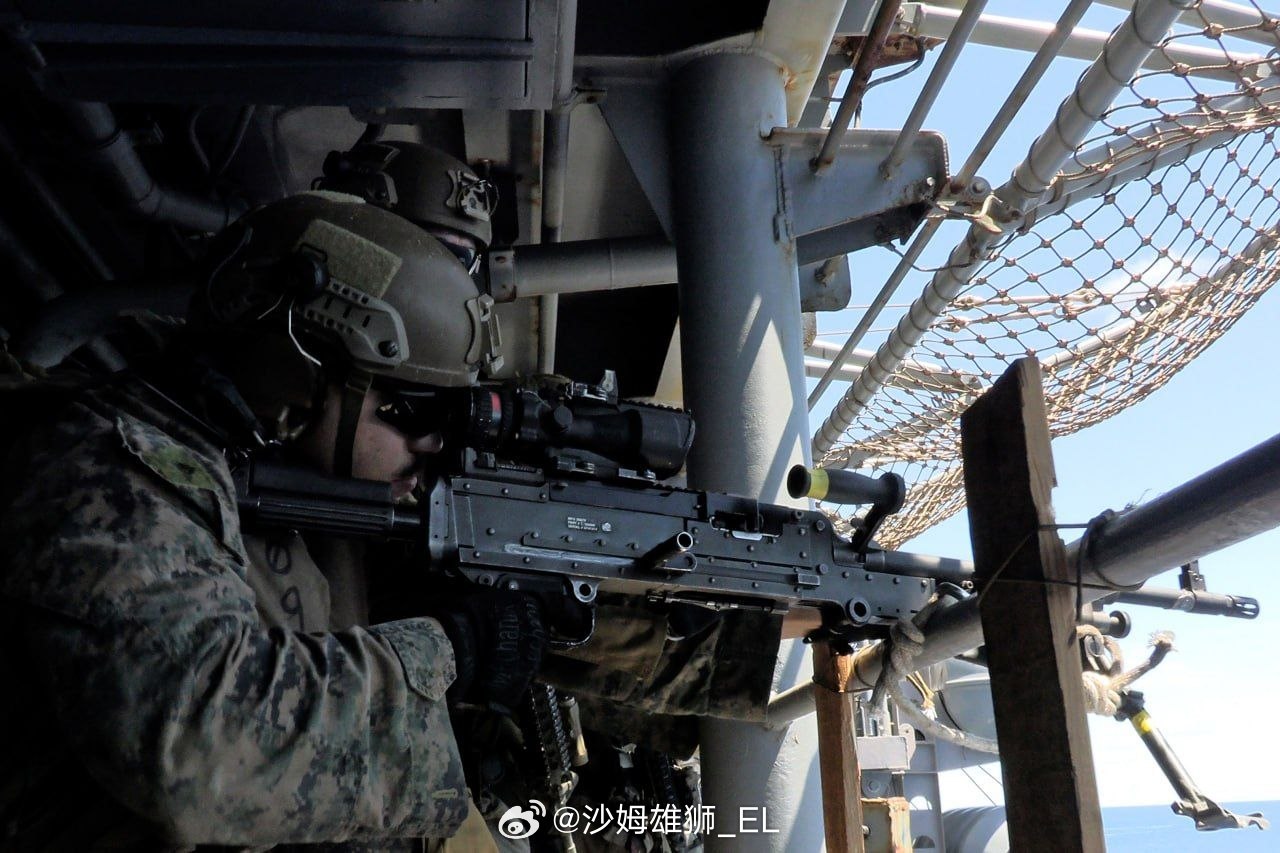 美国海军陆战队第31远征部队抵达中东地区的照片，该部队由搭载于“的黎波里”号两栖