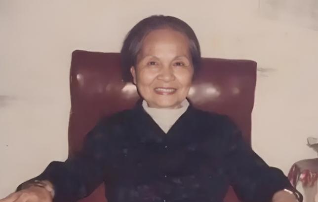 “我是周恩来曾经的妻子，我想见一见他！”1953年，一妇女来到中南海求见周总理。