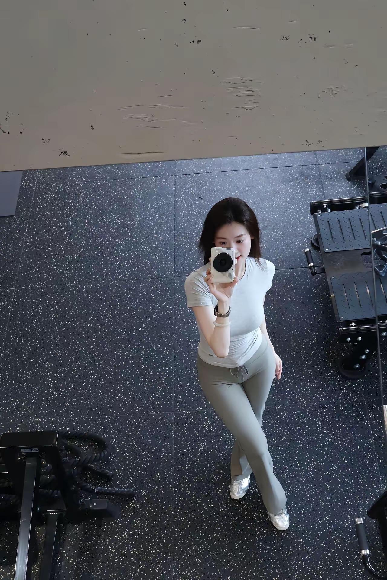 这样的身材是通过锻炼得来的还是通过自律的生活方式实现的还是天生就这样身材完