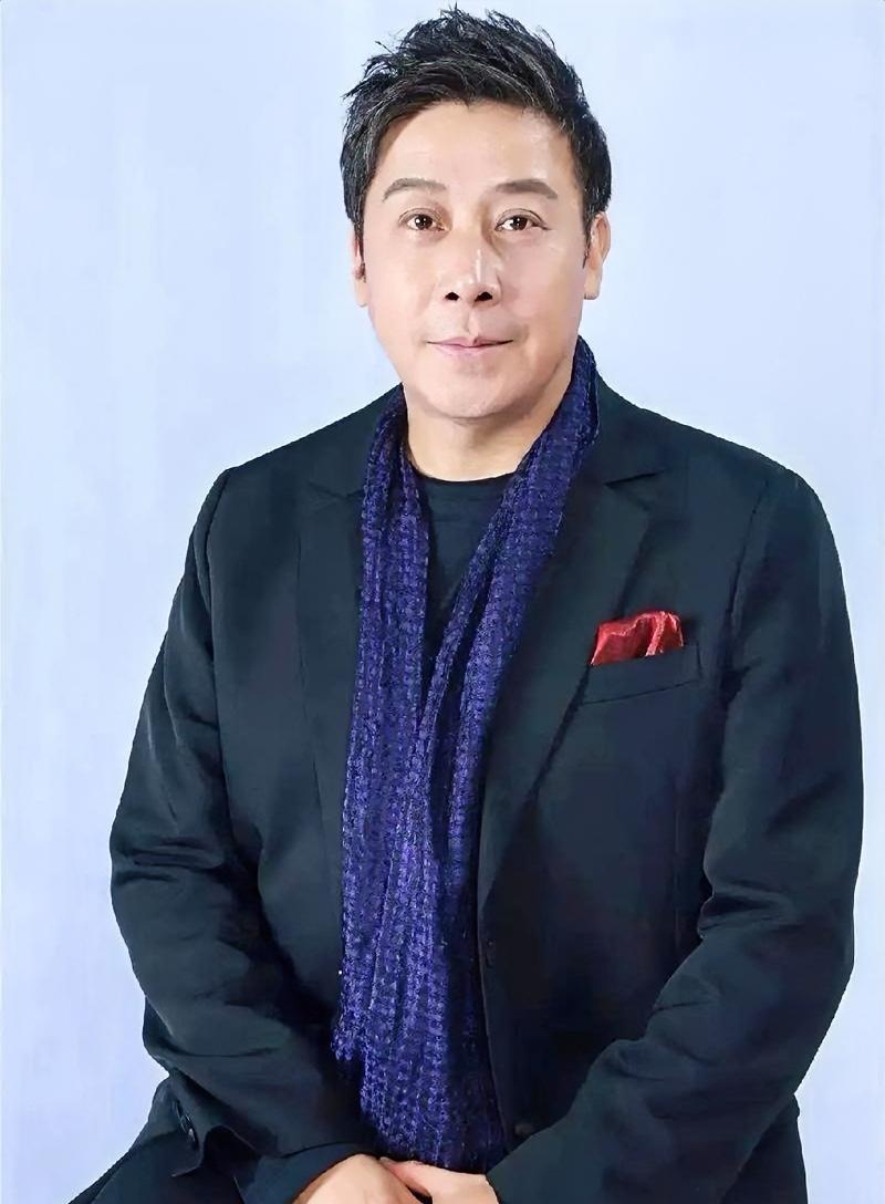 歌唱家魏金栋的家庭关系：一、魏金栋1959年8月10日出生于北京，父母在宁夏盐