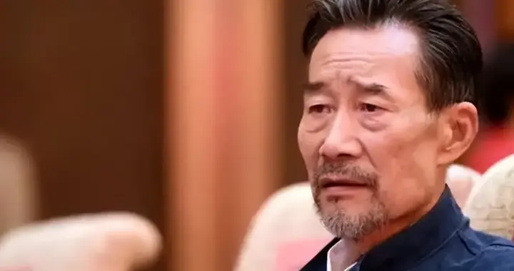 听不见也说不出话, 李雪健无声演完长征, AI旁白补声震撼全场