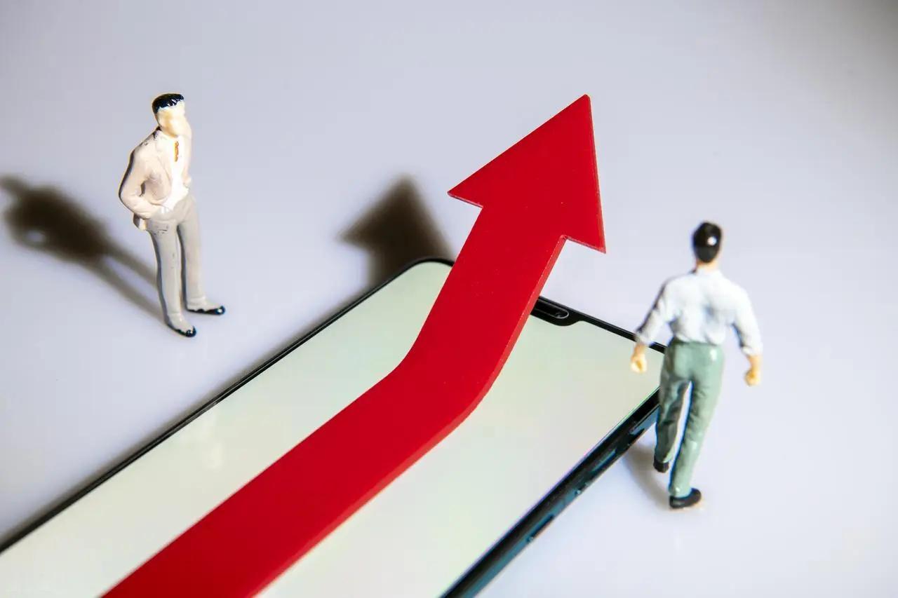 中午收盘，不啰嗦，就三句话：1、大盘高开，是为了防止节前空仓的人上车。2、早盘跳