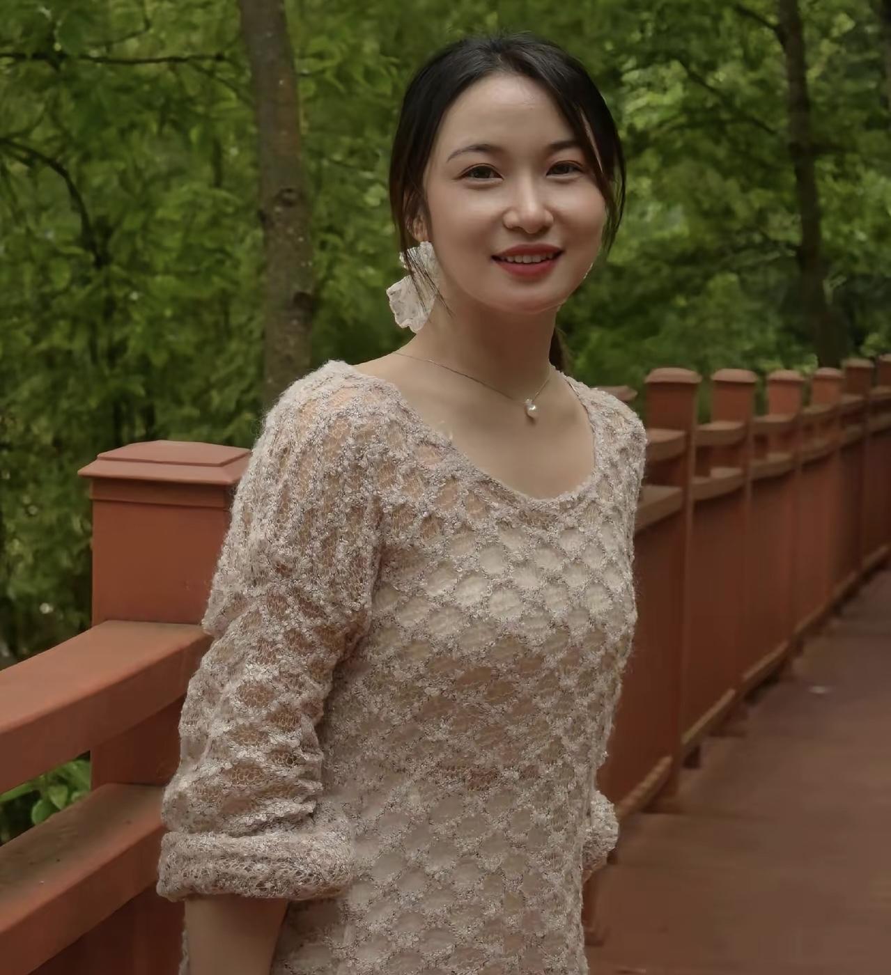 大家好，来自贵州大山里的姑娘我是个离婚五年的单亲妈妈，离开那个家后，我就带着儿