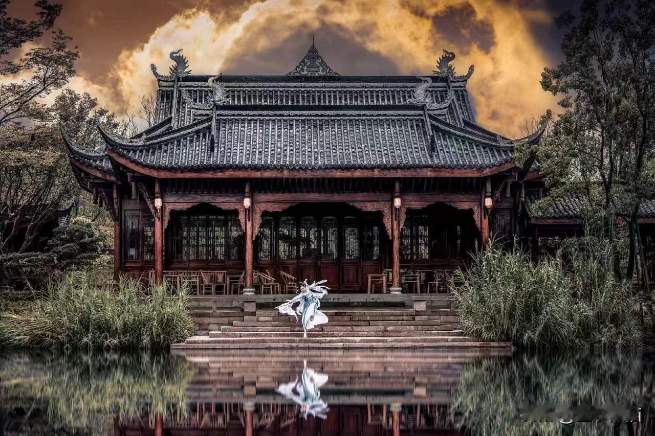 分享舞剑侠女的另外一种拍摄，环境人像。图文原创：【沫月清风影像】夏日生活打