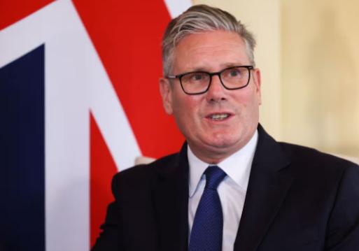 就在刚刚，英国“参战”，首相斯塔默作出一个重大决定。英国首相基尔·斯塔默刚