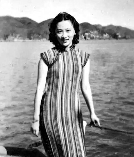 国民党军统人事科长李修凯携新婚妻子赴宴，谁也不曾料到，这一顿饭，彻底扭转两个人的