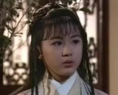 笑傲江湖里的一大遗憾，也是无数读者想给金庸寄刀片的情节：曲非烟。金庸在书里这