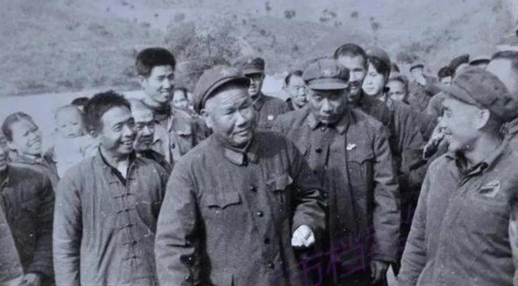 上世纪60年代，湖北军区某些同志提出：“为了方便出行，应该把黄冈林家大湾的道路修