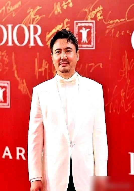 收视率掉了0.3%，但贾冰在微博喊“等你回家吃饭”点赞破了百万。其实就是王安