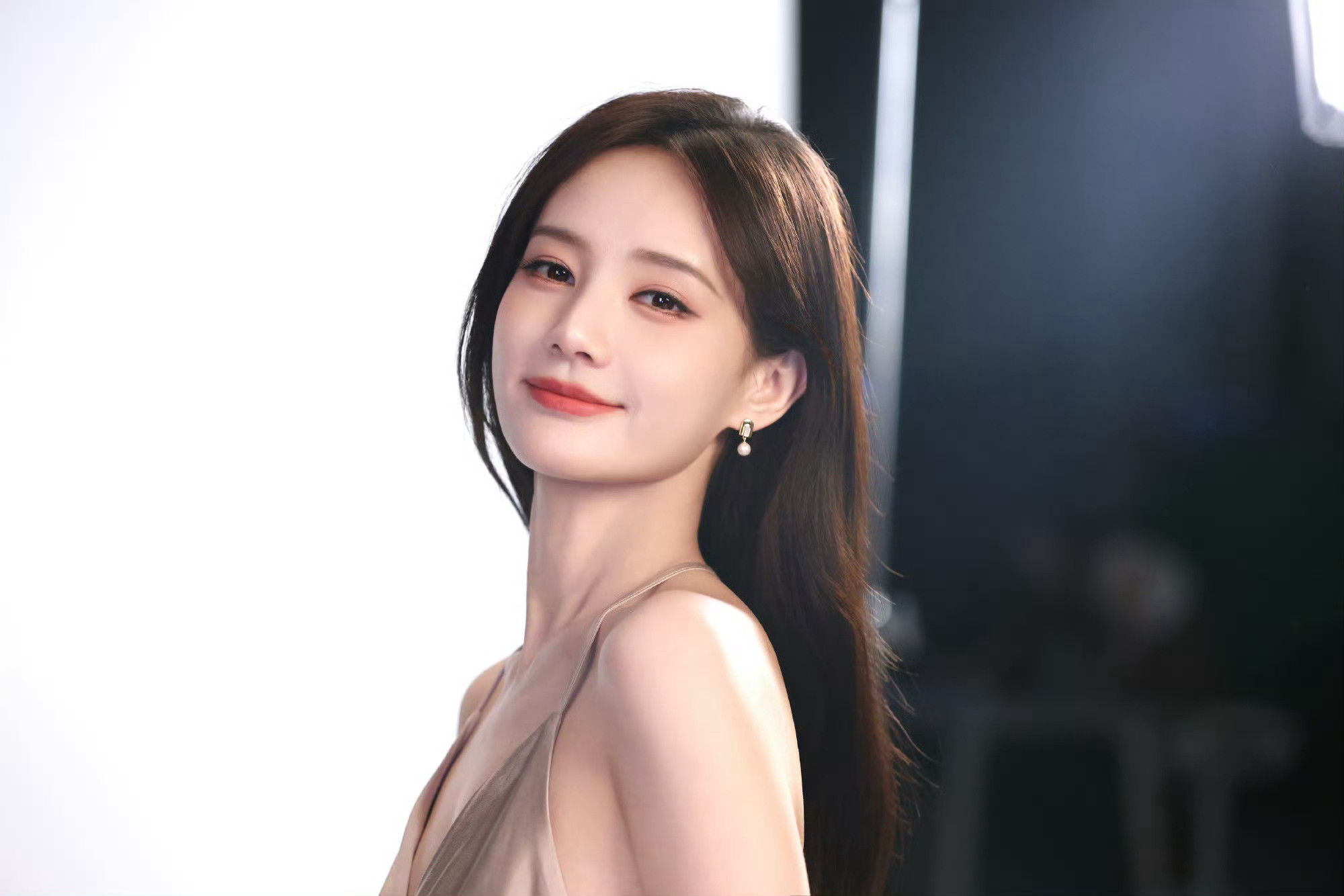 李一桐这张脸就该上大银幕啊！太美啦！！！我的姐！​​​