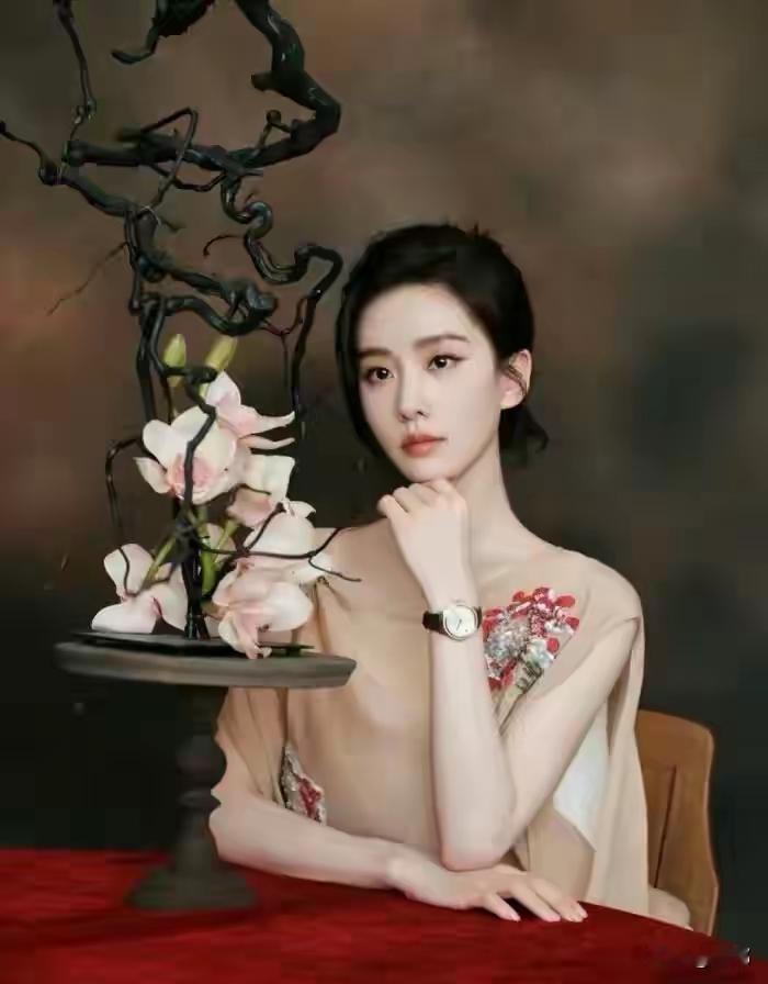 刘诗诗真的是优雅女神的代名词。就说她那组穿蓝色亮片礼服的照片，简直绝了...