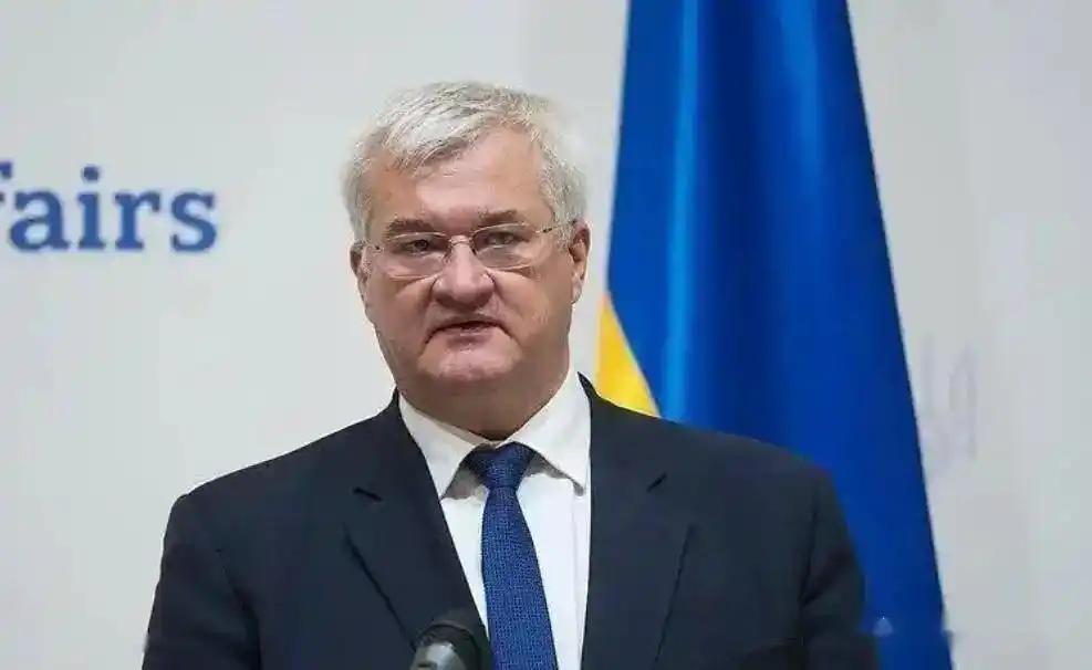 悲情！俄乌停战还没整明白，乌克兰又整活了，乌外长直接宣布凡购买俄罗斯原油的国家