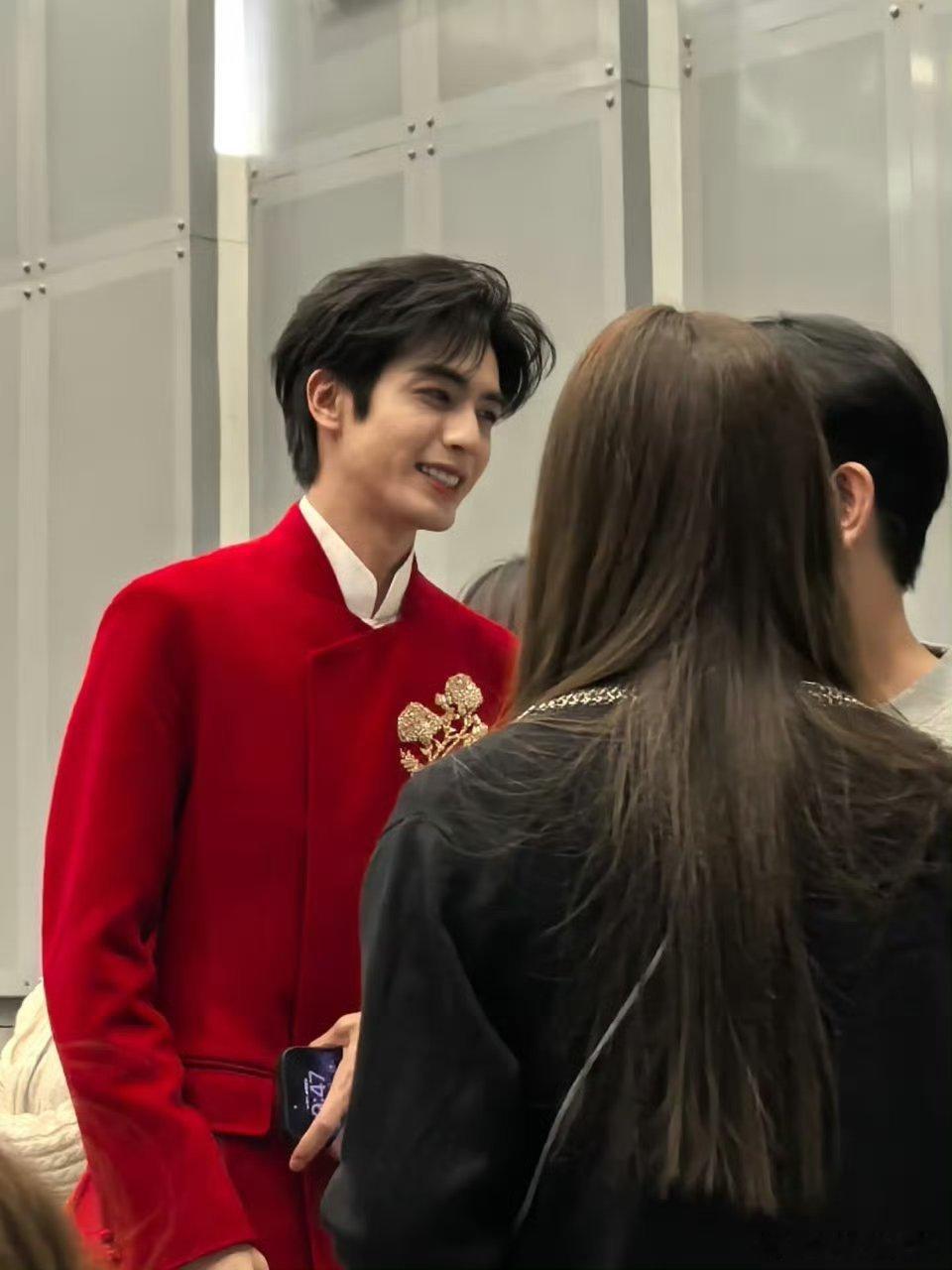 宋威龙和新郎官有什么区别告诉我父母过年回家不用相亲了，我找到我的新郎啦