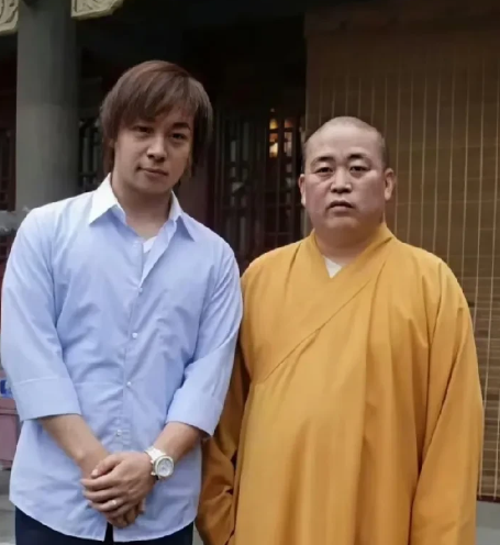释小龙和师傅释永信在一起的时光，那时候释小龙真的很在乎这个师傅