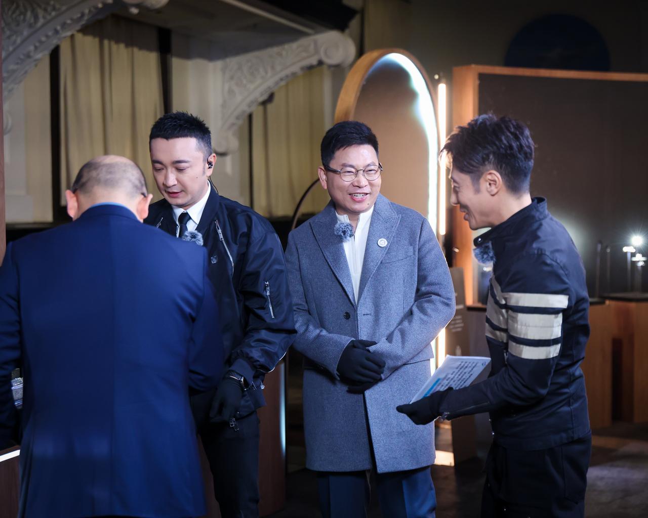 BBA经销商集体倒戈，鸿蒙智行改写豪华车市格局豪华车市渠道上演"大迁徙"名场面