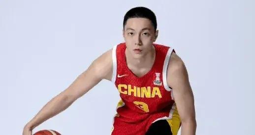 徐杰离队，胡明轩也离队了，杜锋时期的男篮后卫双子星都逐渐落寞。综合几个因素，徐