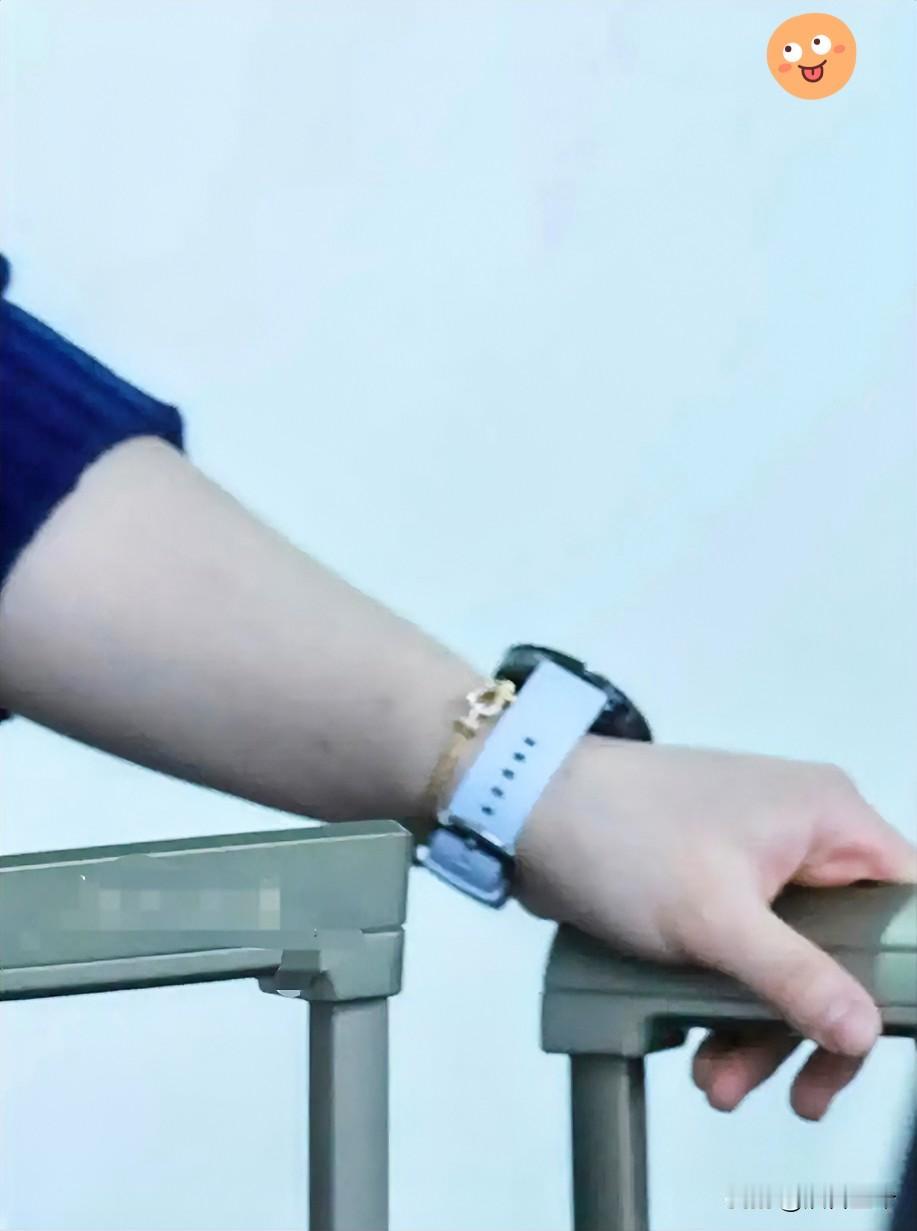 🔥孙颖莎黄金满钻手链火出圈！身价数万引粉丝疯抢同款