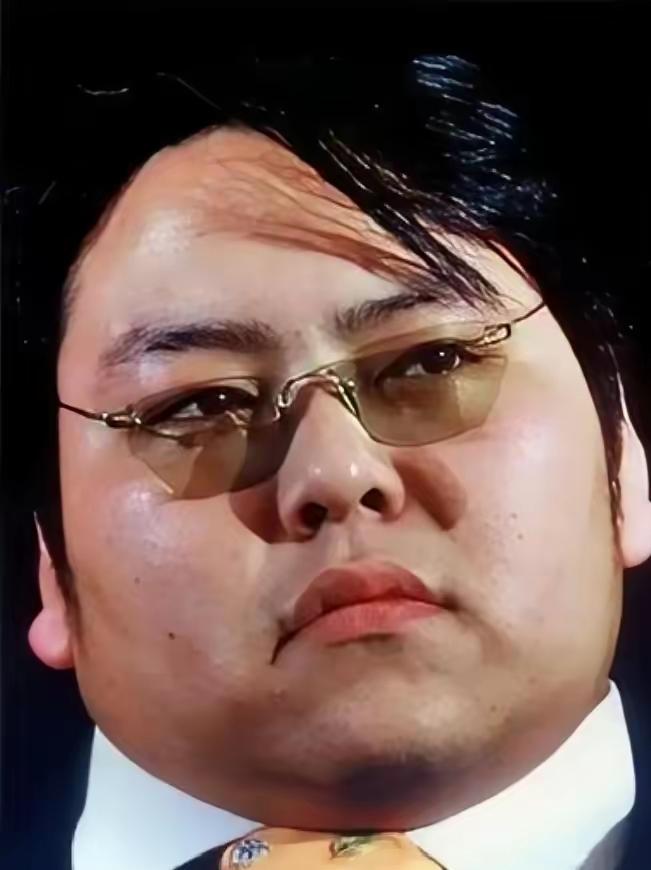 他销声匿迹整整十年，法院甚至开出2100万的悬赏金来寻找他的下落。这位曾一掷千金