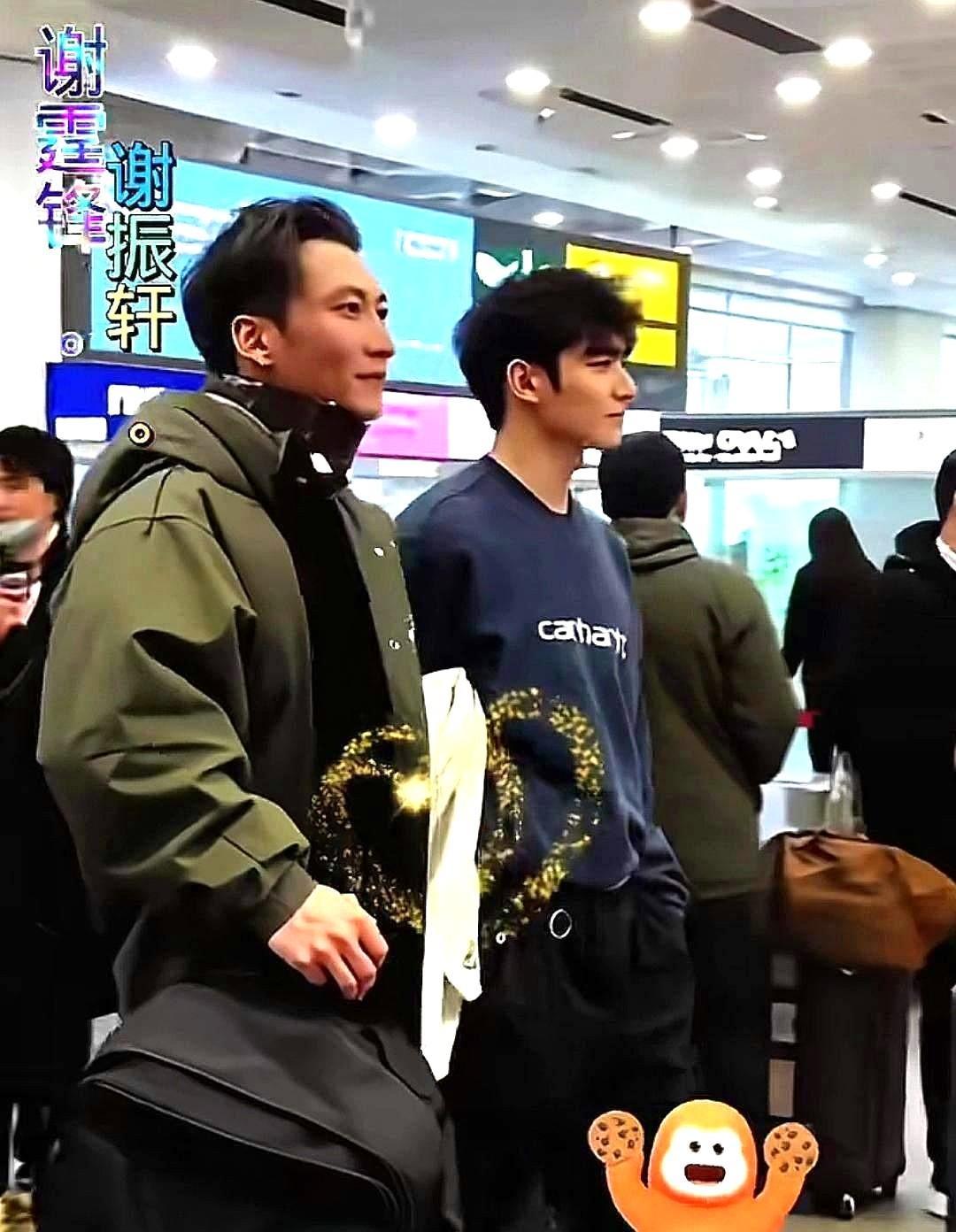 这两天谢霆锋谢振轩父子俩又上了热搜，谢振轩选择跟父亲住，父子俩合体照片出现在公众