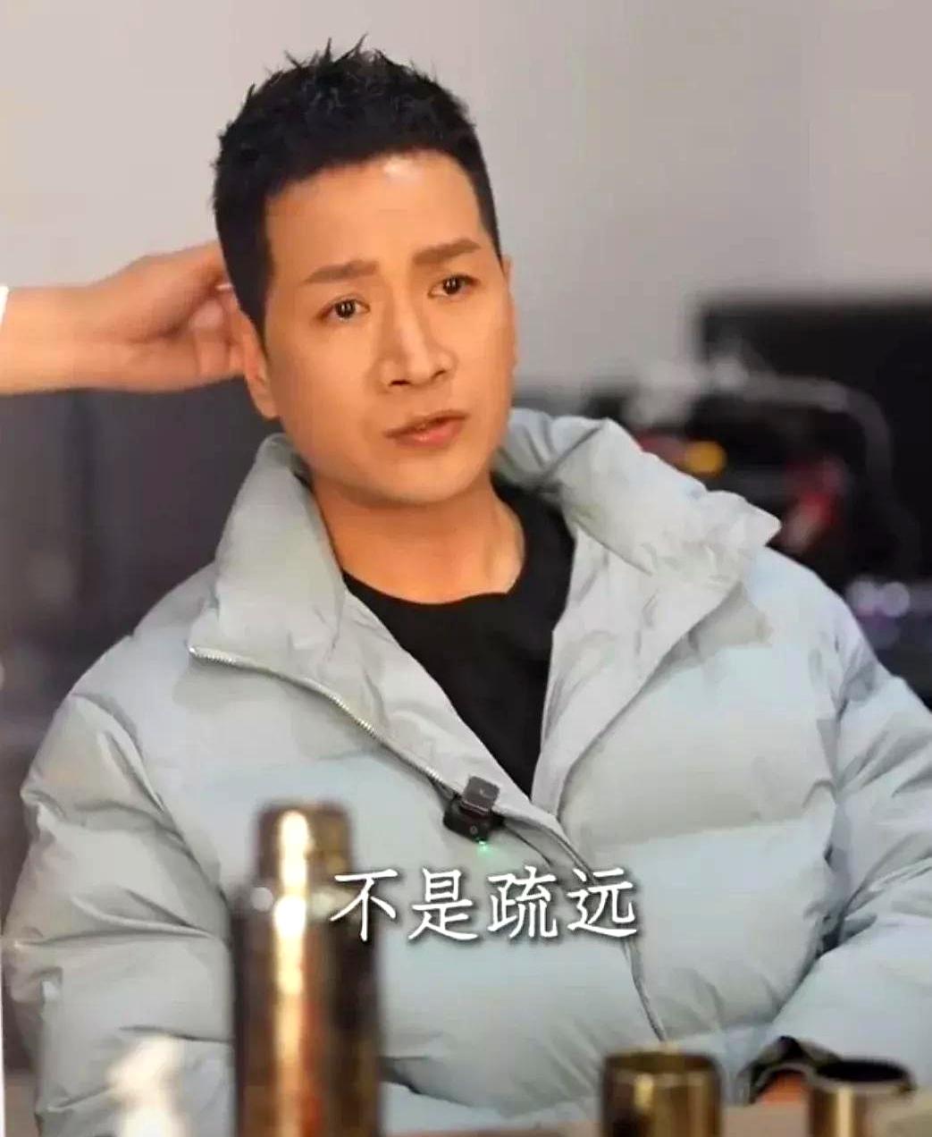 何晟铭又发视频了，说的话让人听了心里直打鼓。他说“走着走着，没有合适的身份问候