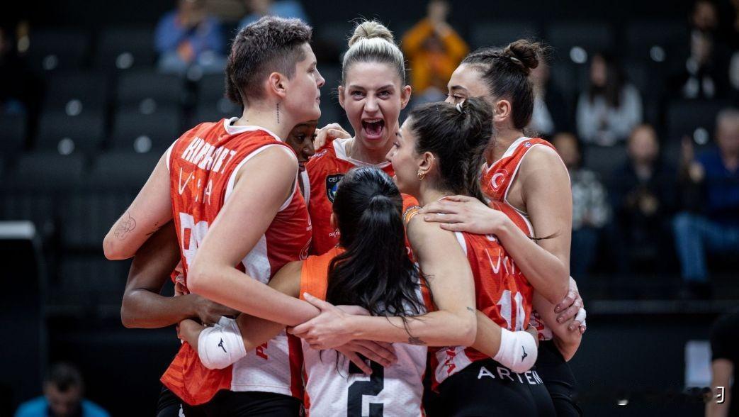 朱婷意甲旧东家队友安德罗波娃登陆土超，豪门伊萨奇巴希"大白（玛格达莱纳·斯蒂西亚