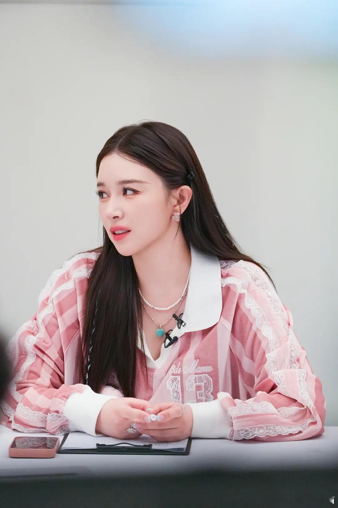 阚清子看起来瘦了好多啊